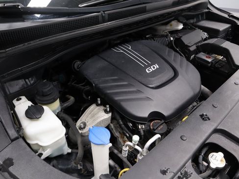 Used 2016 Kia Sedona LX image 13