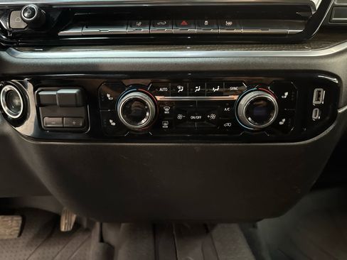 Certified 2025 Chevrolet Silverado 2500 LT w/ Convenience Package image 19