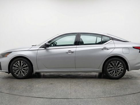 Used 2025 Nissan Altima 2.5 SV FWD image 5