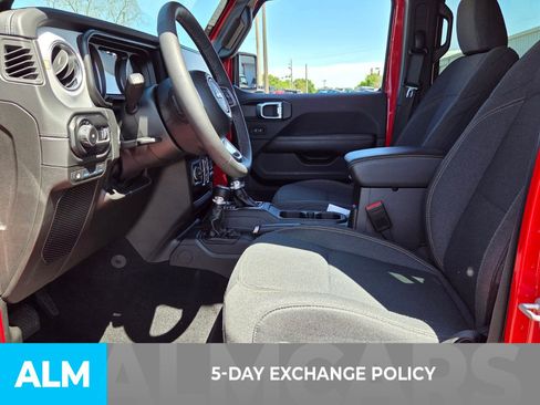 Used 2025 Jeep Wrangler Unlimited Sahara AWD/4WD image 4