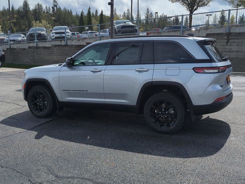 New 2026 Jeep Grand Cherokee Altitude AWD/4WD image 4