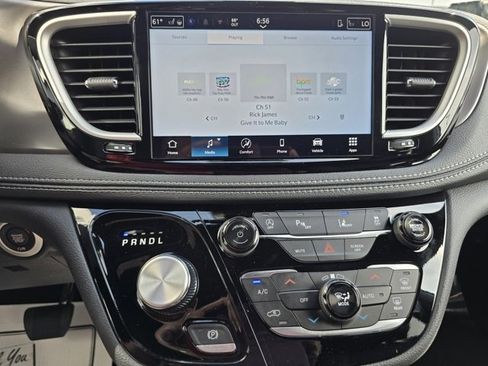 New 2026 Chrysler Pacifica Select image 23