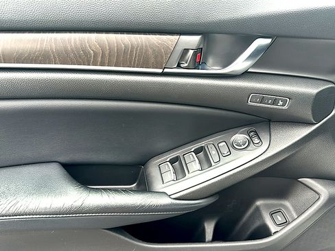 Used 2018 Honda Accord EX-L image 17
