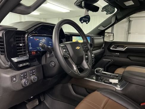 Certified 2025 Chevrolet Silverado 1500 High Country w/ High Country Premium Package AWD/4WD image 10