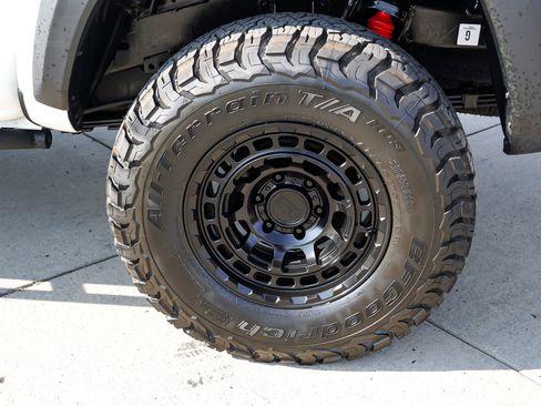 Certified 2023 Toyota Tacoma TRD Off-Road AWD/4WD image 13