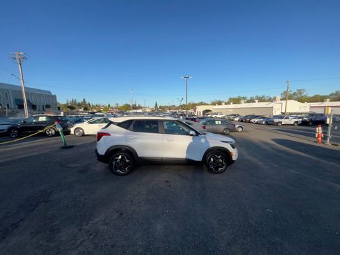 Used 2025 Kia Seltos S image 16