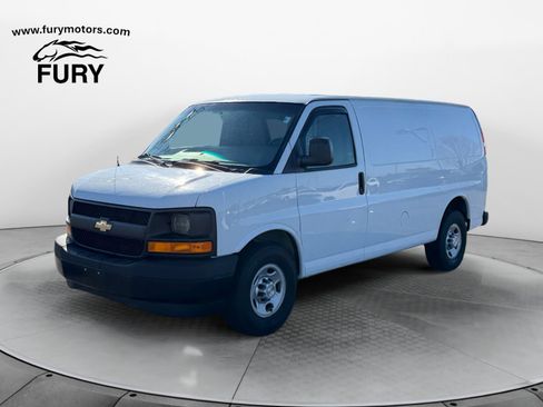 Used 2017 Chevrolet Express 2500 RWD image 8