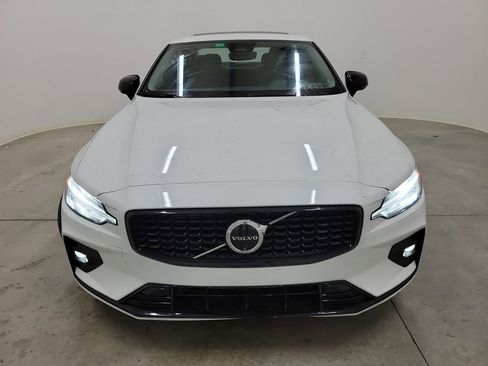 Used 2024 Volvo S60 B5 Plus image 2