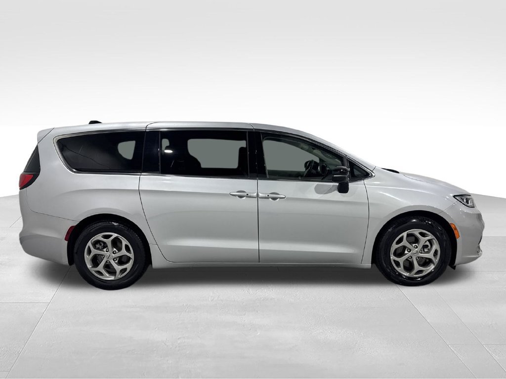 Used 2024 Chrysler Pacifica Limited FWD image 22