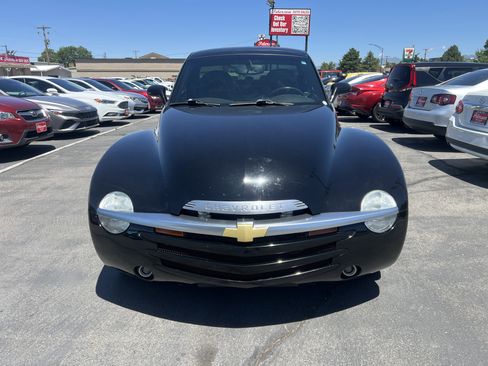 Used 2006 Chevrolet SSR w/ Preferred Equipment Group RWD image 3