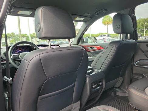 Used 2025 Chevrolet Traverse Z71 AWD/4WD image 17