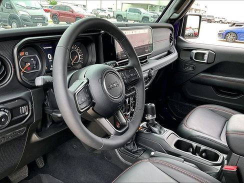 Used 2026 Jeep Wrangler Unlimited Rubicon AWD/4WD image 14