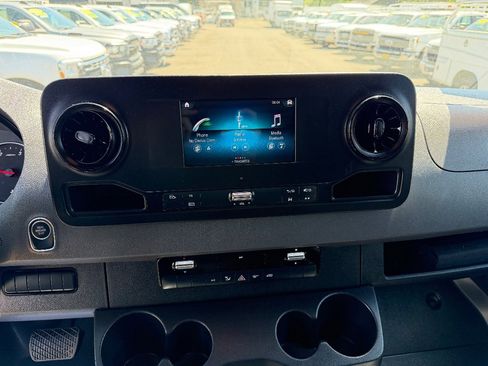 Used 2024 Mercedes-Benz Sprinter 2500 image 18