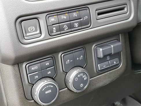 Certified 2022 Chevrolet Tahoe Z71 w/ Luxury Package image 9