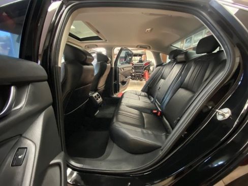 Used 2018 Honda Accord Touring image 17