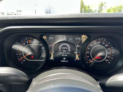 Used 2024 Jeep Gladiator Sport AWD/4WD image 14