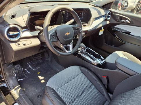 New 2025 Chevrolet Trax LT w/ Driver Confidence Package image 9