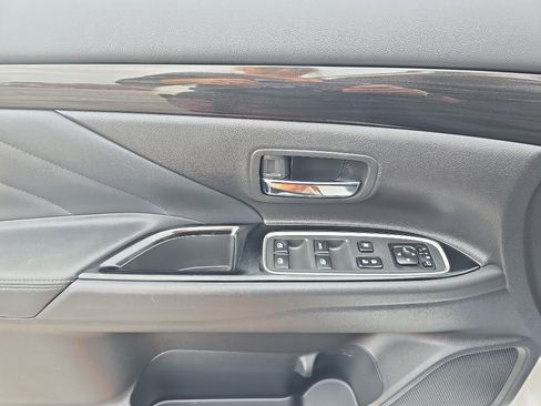 Used 2018 Mitsubishi Outlander SEL AWD/4WD image 18