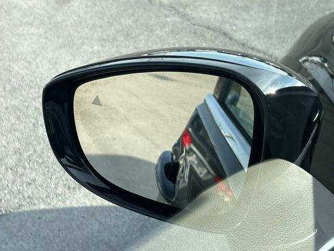 Used 2024 Chrysler Pacifica Touring-L image 13