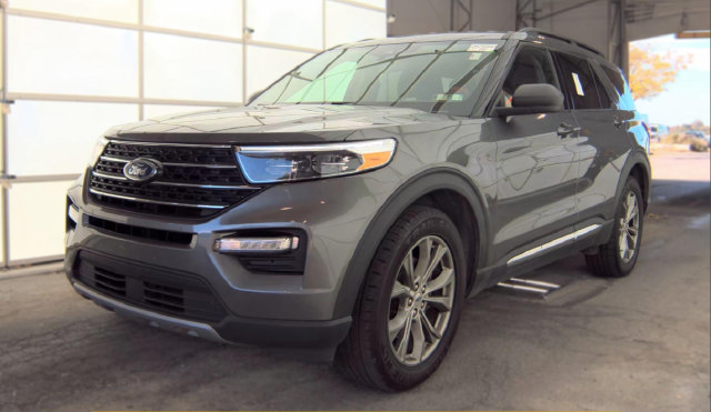 Used 2023 Ford Explorer XLT w/ Equipment Group 202A AWD/4WD image 1