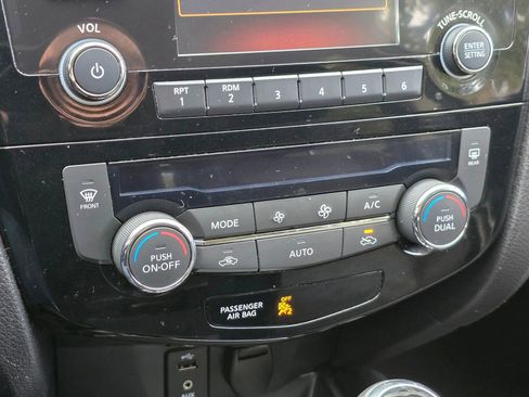 Used 2017 Nissan Rogue Sport SV image 28