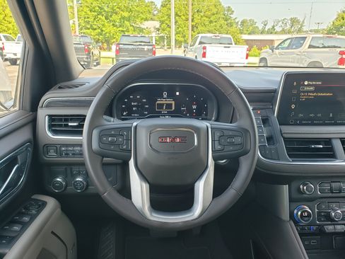 Used 2023 GMC Yukon SLT w/ SLT Premium Package RWD image 19