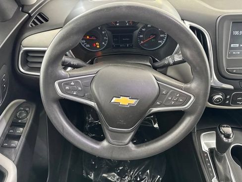 Used 2018 Chevrolet Equinox LS FWD image 25