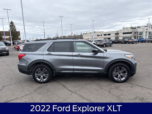 Used 2022 Ford Explorer XLT w/ XLT Sport Appearance Package AWD/4WD image 6
