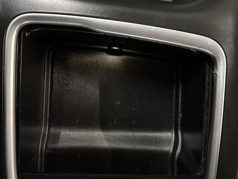 Used 2018 Chrysler Pacifica Limited image 27