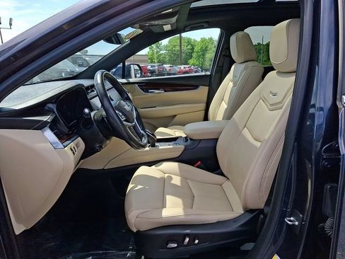 Used 2018 Cadillac XT5 Luxury w/ Driver Awareness Package AWD/4WD image 14