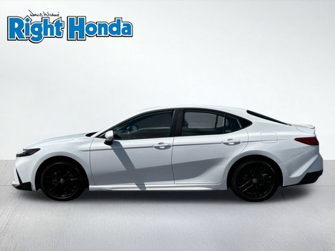 Used 2026 Toyota Camry SE w/ Convenience Package FWD image 3