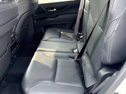 Used 2024 Lexus LX 600 4WD w/ Premium Package image 17