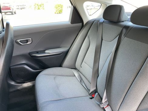 Used 2025 Kia K4 LXS image 39