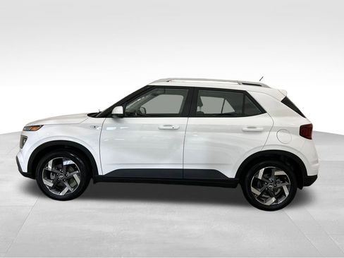 Used 2026 Hyundai Venue SEL FWD image 2
