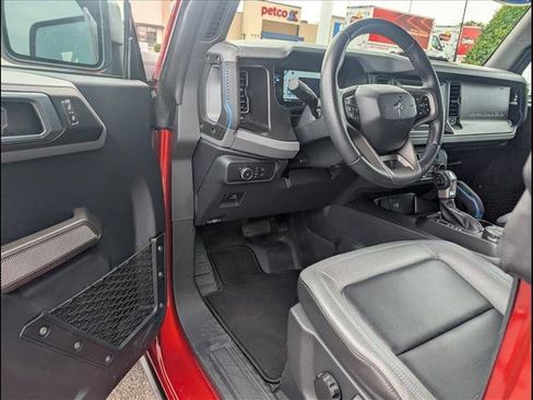 Used 2022 Ford Bronco Black Diamond image 6