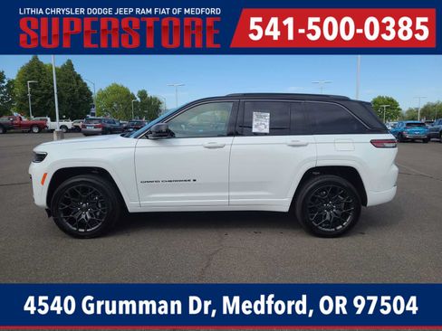 New 2026 Jeep Grand Cherokee Summit w/ Obsidian Package AWD/4WD image 11