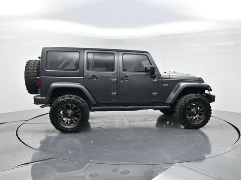 Used 2017 Jeep Wrangler Unlimited Sahara AWD/4WD image 4