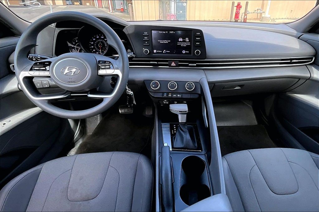 Certified 2023 Hyundai Elantra SE FWD image 11