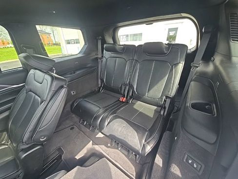 Used 2022 Jeep Grand Cherokee L Overland w/ Luxury Tech Group IV image 29