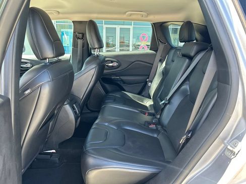 Used 2021 Jeep Cherokee Latitude Plus FWD image 10