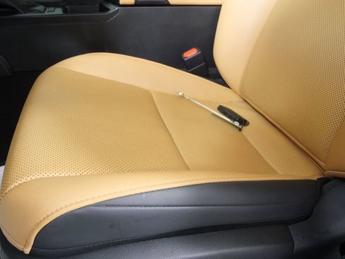 Used 2022 Lexus ES 350 w/ Premium Package FWD image 9