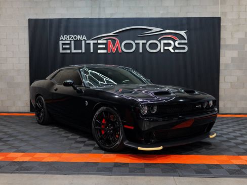 Used 2023 Dodge Challenger SRT Hellcat w/ Driver Convenience Group RWD image 8