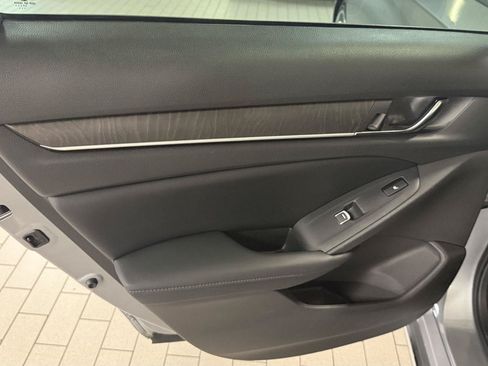 Used 2018 Honda Accord Touring image 23