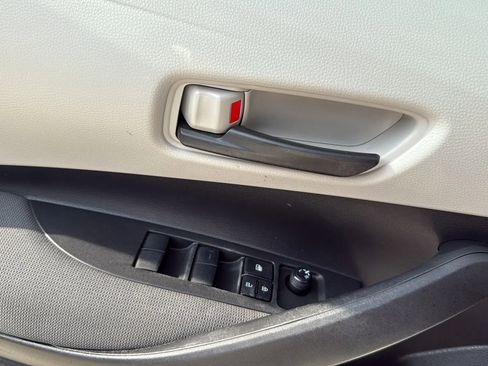 Used 2022 Toyota Corolla LE FWD image 42