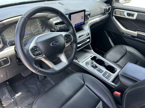 Used 2023 Ford Explorer XLT w/ Equipment Group 202A RWD image 18