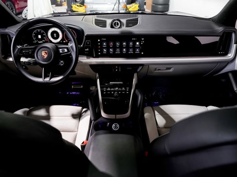 Used 2024 Porsche Cayenne S image 21