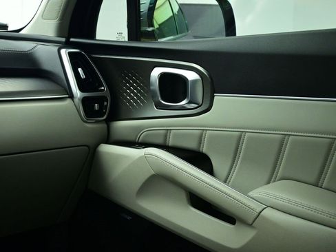 Certified 2022 Kia Sorento SX Prestige w/ Panoramic Sunroof Package image 14