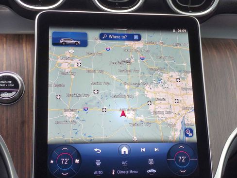 Used 2025 Mercedes-Benz GLC 300 4MATIC image 28