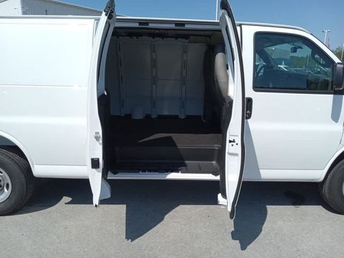 Used 2026 GMC Savana 2500 Extended w/ Driver Convenience Package RWD image 9