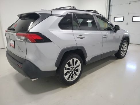 Used 2019 Toyota RAV4 XLE Premium FWD image 6